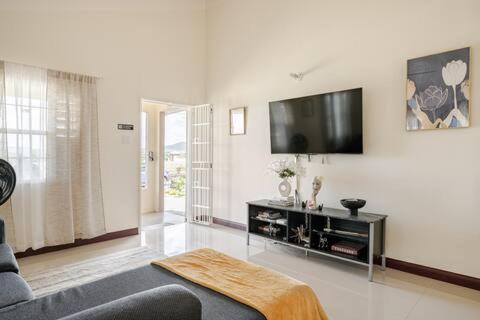 Villa Bellarose At Colbeck ,Gated With Pool, Stylishly Modern Old Harbour Exterior foto