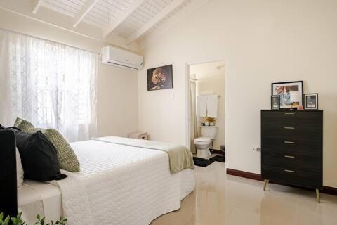 Villa Bellarose At Colbeck ,Gated With Pool, Stylishly Modern Old Harbour Exterior foto
