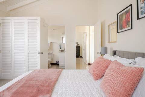 Villa Bellarose At Colbeck ,Gated With Pool, Stylishly Modern Old Harbour Exterior foto